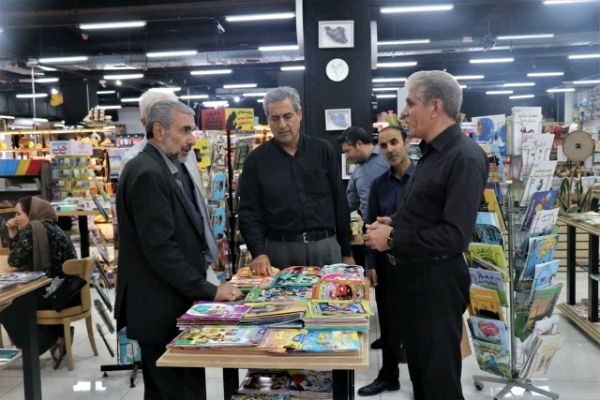 مطالعه باید در فضاهای عمومی ترویج شود