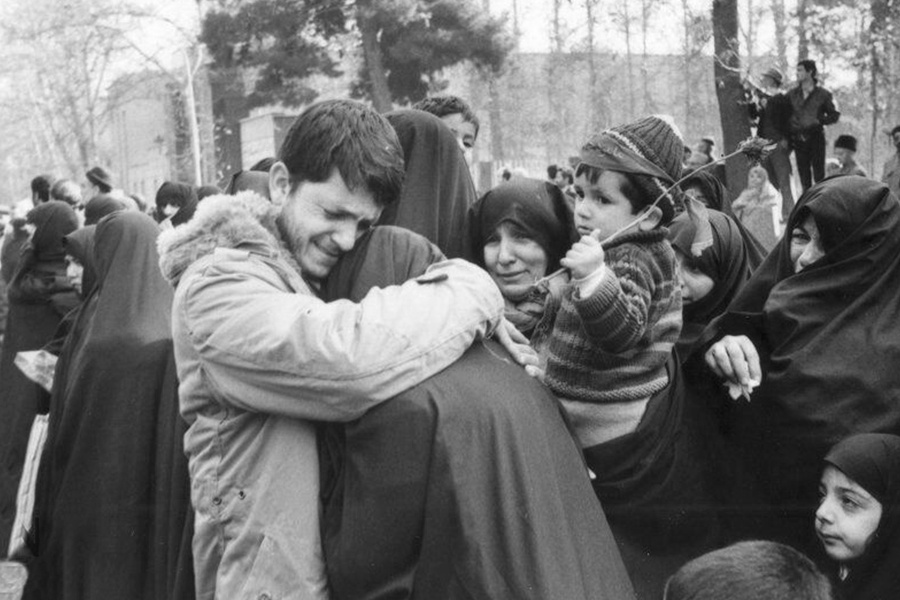 زنی که از سوگ عبور کرد و پناه مردم شد زنی که از سوگ عبور کرد و پناه مردم شد
