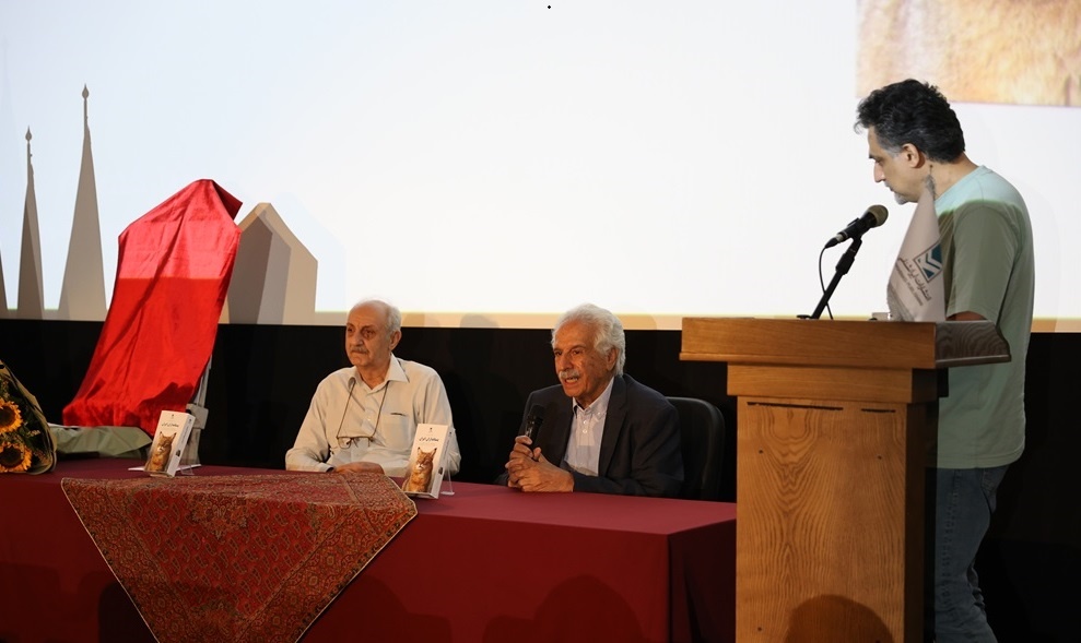 باید به ایرانی بودن خودمان افتخار کنیم