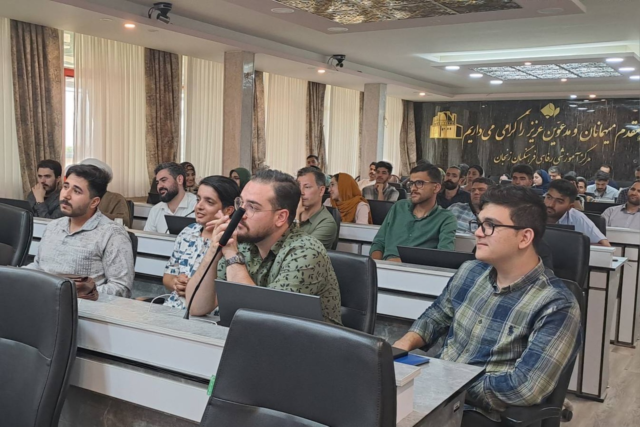 آغاز کارگاه آموزشی «اقلیم شعر» در زنجان با یاد حسین منزوی