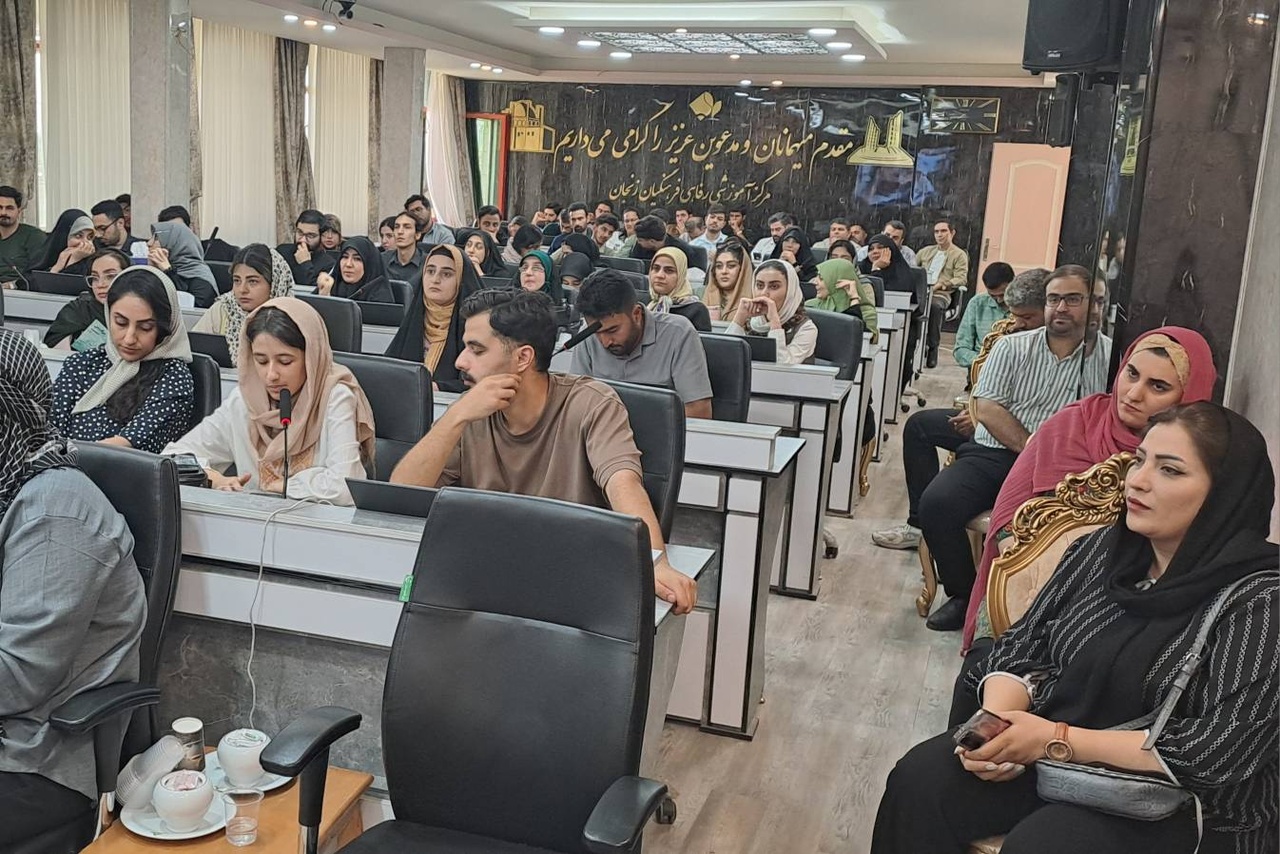 از واکاوی «شعر سپید معاصر» تا تأملات فلسفی در شعر کلاسیک