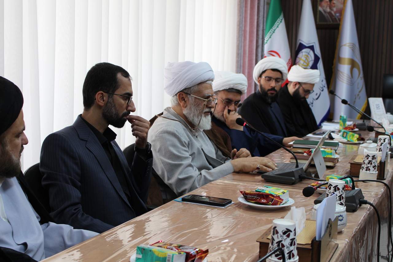 اندیشمندی در ترازی جهانی
