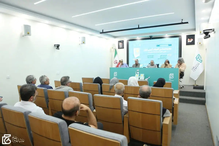 جامعه‌شناسی ادبیات یا جامعه‌شناسی در ادبیات؟