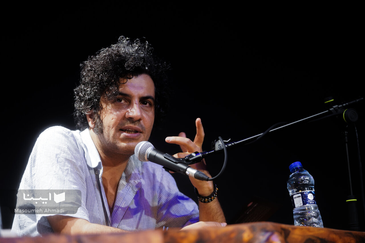 علی شمس: هنر در ایران راهی است برای گفتنِ «من هنوز هستم» علی شمس: هنر در ایران راهی است برای گفتنِ «من هنوز هستم»