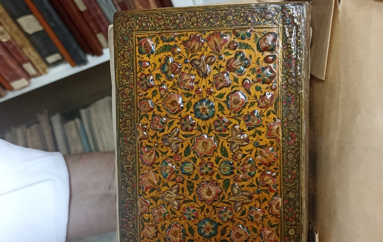 اینجا تاریخ ورق میخورد؛ میراثی از نهجالبلاغه هزار ساله تا دستخط علامه مجلسی