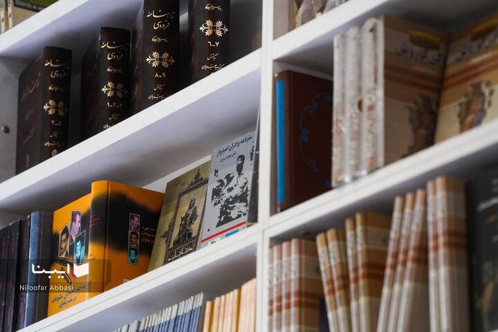 کتابفروشی فرح‌بخش