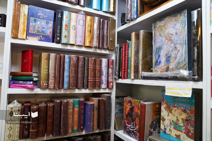 کتابفروشی فرح‌بخش