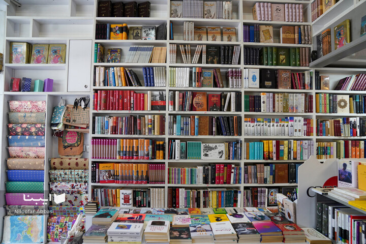 کتابفروشی فرح‌بخش