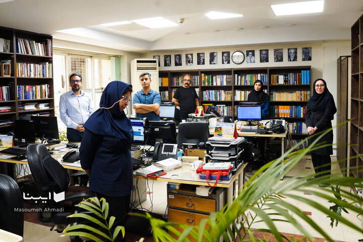 بازدید مدیرعامل خانه کتاب از تحریریه ایبنا