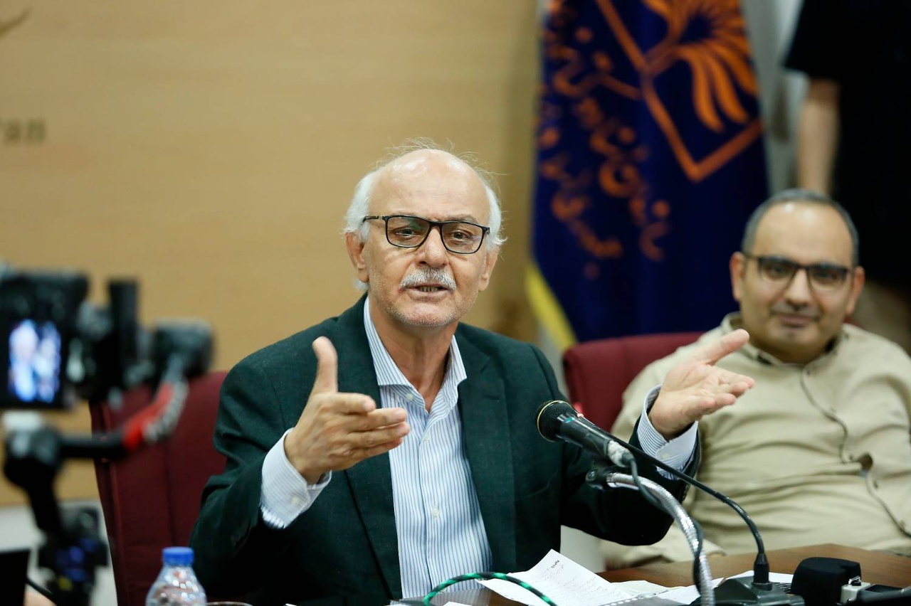 ایران هنوز میان رعیت‌بودگی و شهروندبودگی در تعلیق است