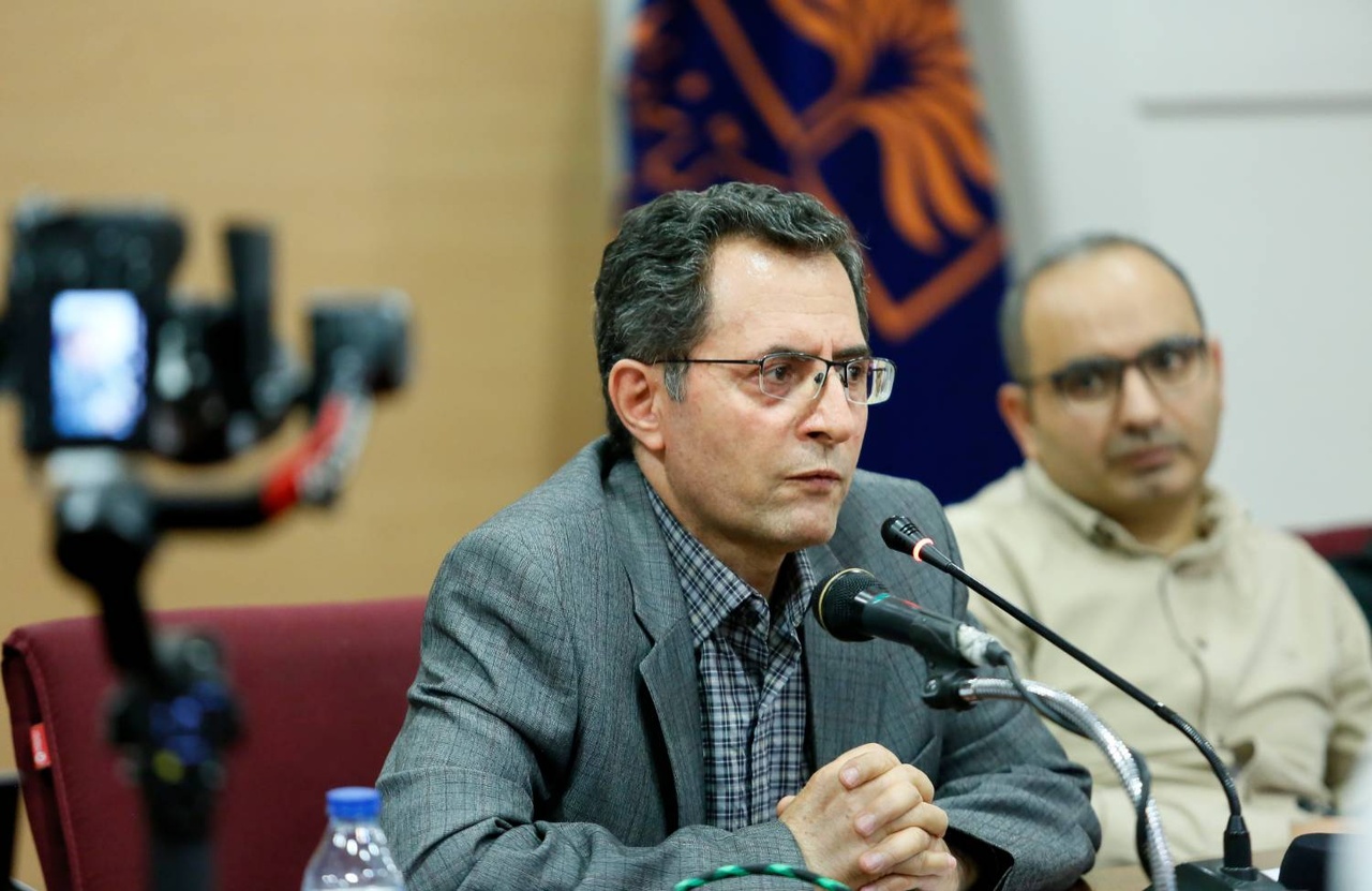 ایران هنوز میان رعیت‌بودگی و شهروندبودگی در تعلیق است