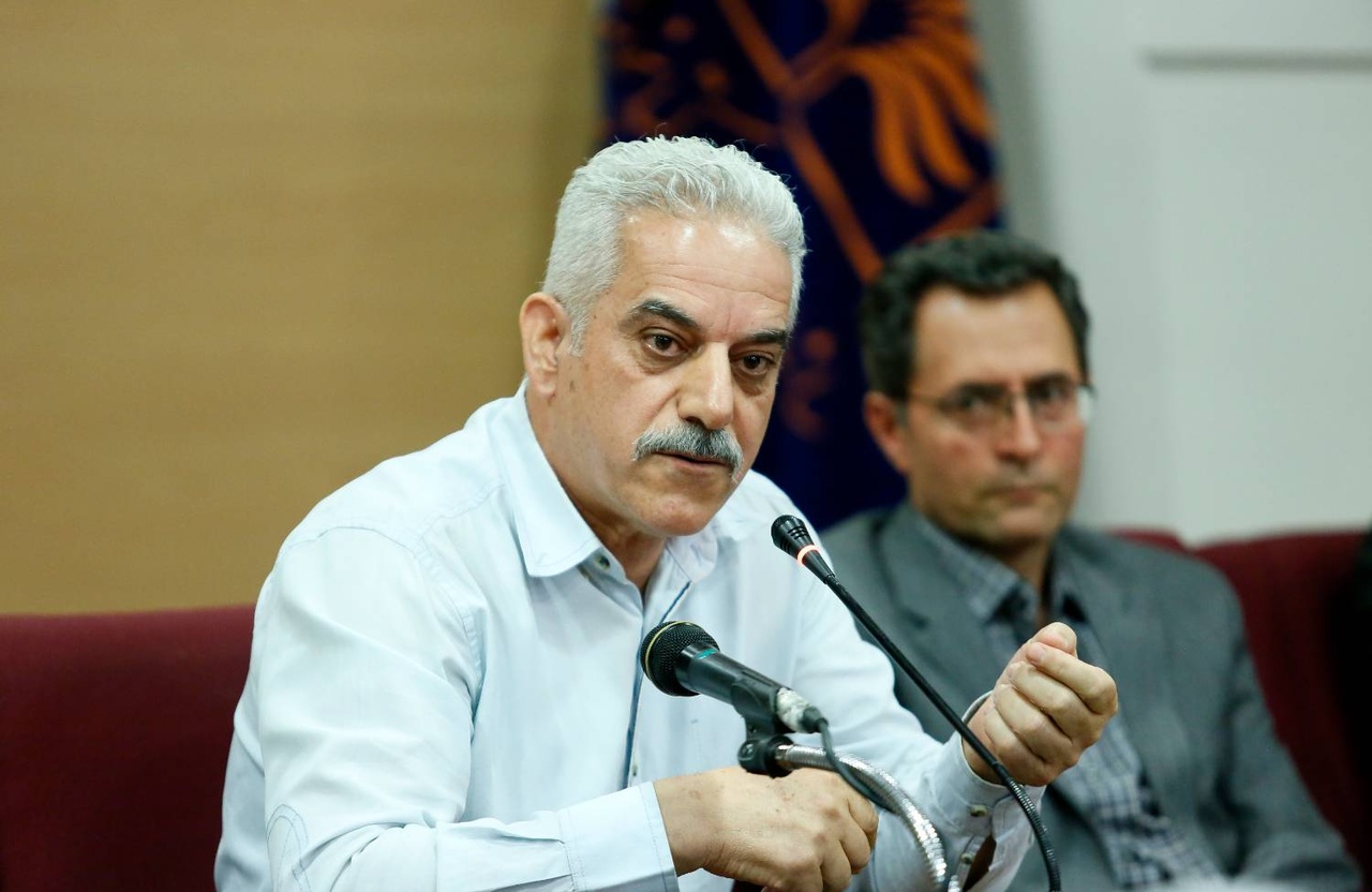 ایران هنوز میان رعیت‌بودگی و شهروندبودگی در تعلیق است