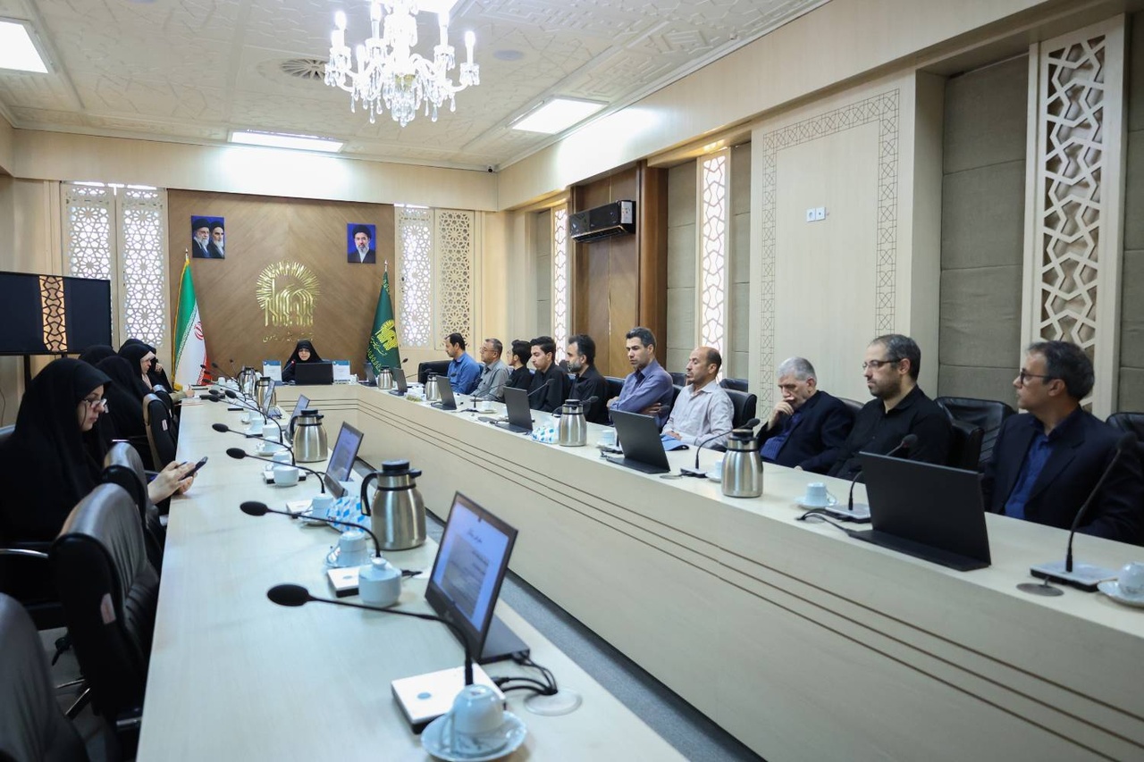کتاب قرآن و ترجمه پیکتال در کتابخانه حرم رضوی رونمایی شد