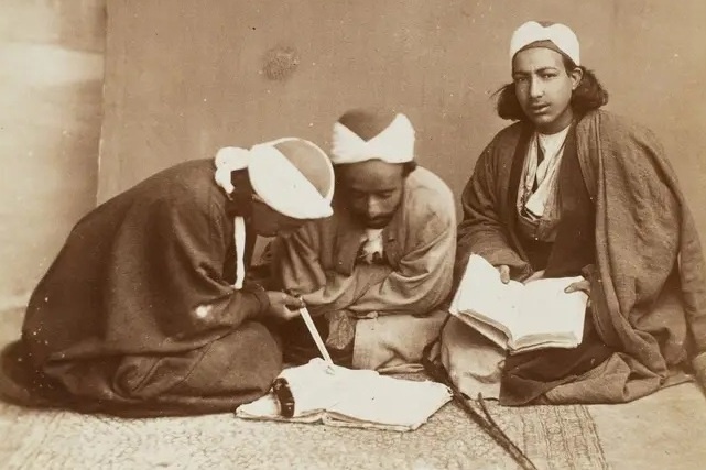 کتابخوانی در عهد قجر