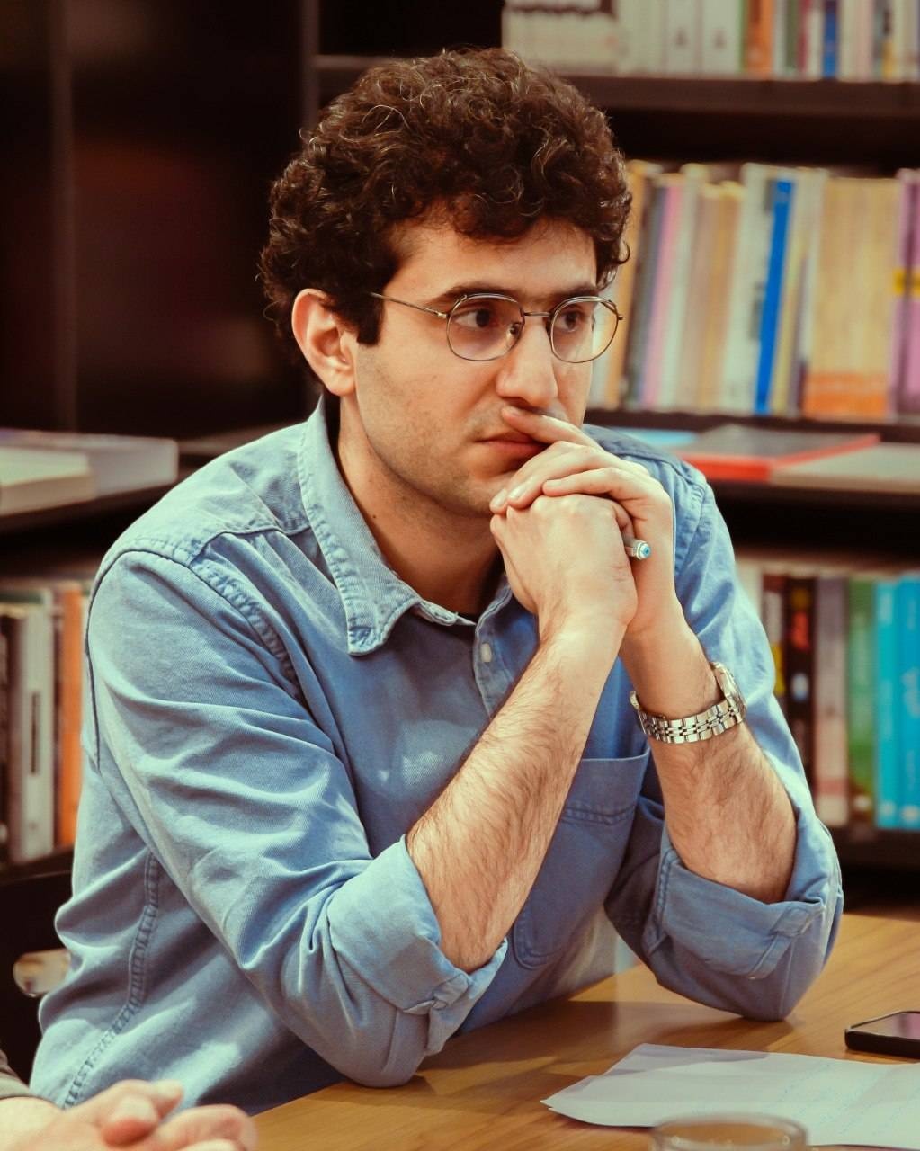 از قانون طبیعی تا فلسفه سیاسی: مسئله استقلال قانون