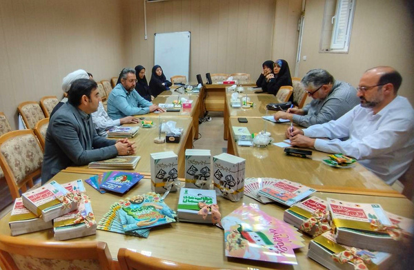 نخستین بسته کتاب‌های «از ایران بخوان» راهی کتابخانه‌های قم شد