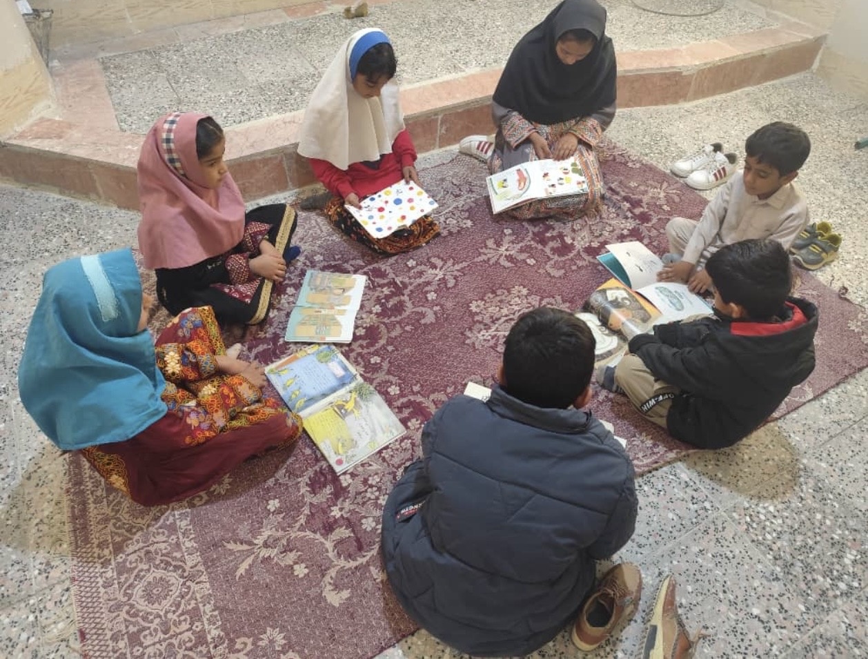 سرباز صلحم، سلاحم کتاب