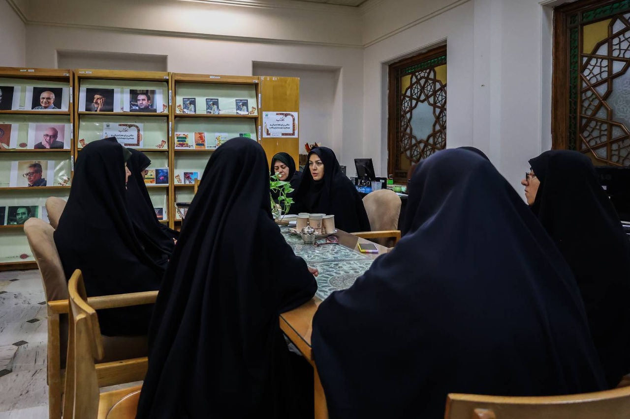 برپایی نشست کافه کتاب کتابخانه رضوی با کتاب‌های تقریظ‌شده رهبر شهید