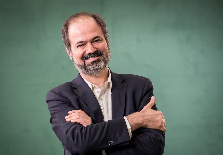 چشمی که همه‌چیز را نمی‌بیند