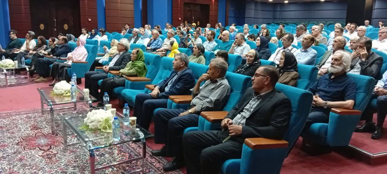 کتاب «مزارع برنزه» رونمایی شد
