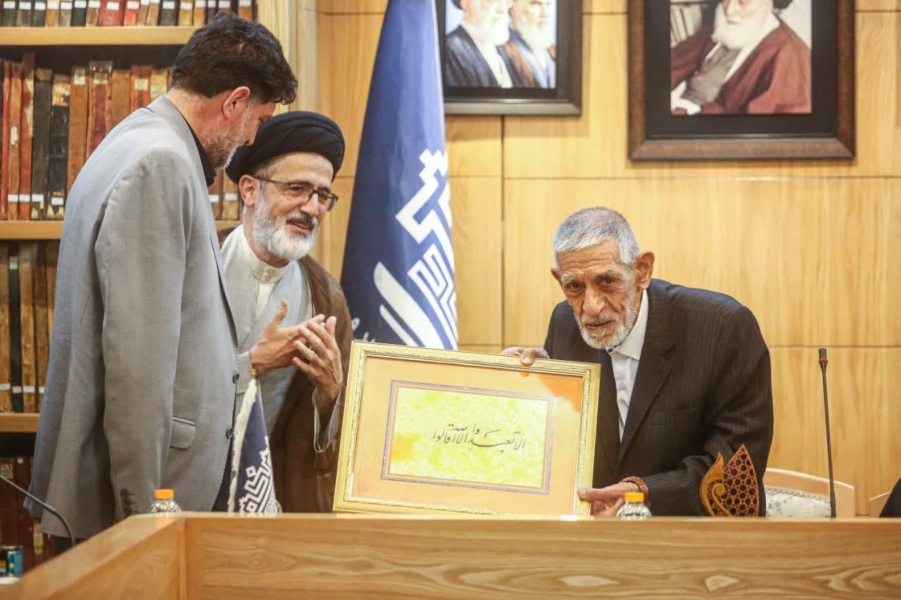بزرگداشت ۶۰ سال خدمت فرهنگی ابوالفضل عربزاده