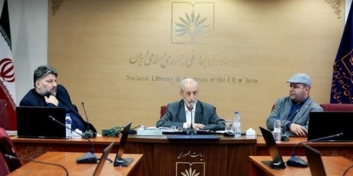 چرا مصدق نامه به شاه را با واژه «چاکر» امضا می‌کند؟