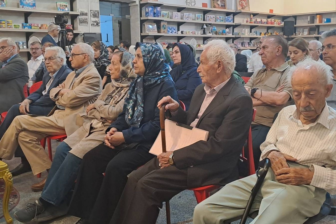 تاریخ زنجان باید با ثبت زندگی مفاخر علمی و فرهنگی به نسلهای آینده منتقل شود