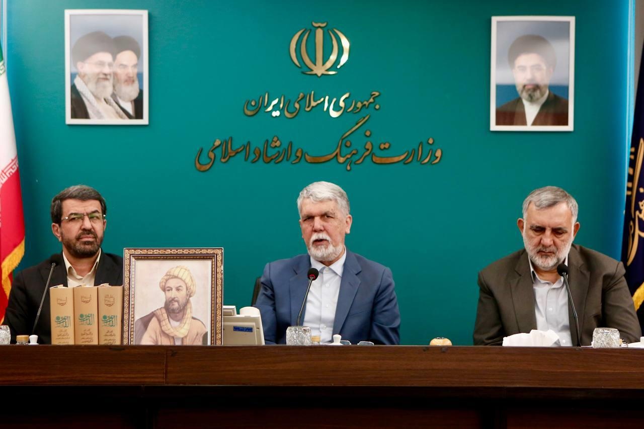 فردوسی و ابن‌سینا دو بال ایران هستند