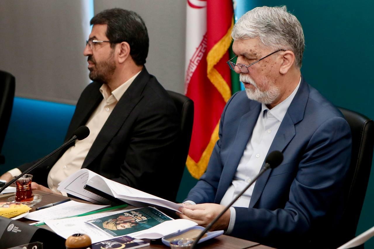 فردوسی و ابنسینا دو بال ایران هستند
