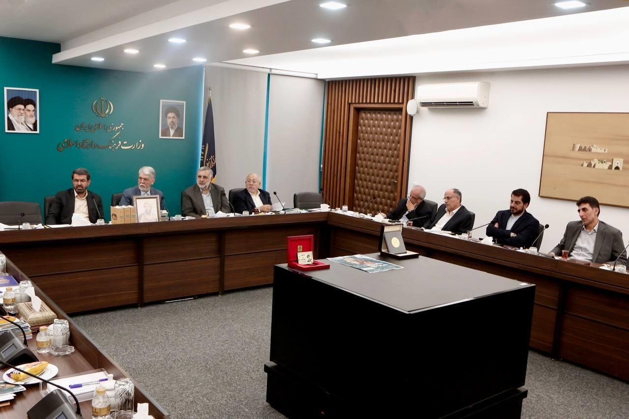 فردوسی و ابنسینا دو بال ایران هستند