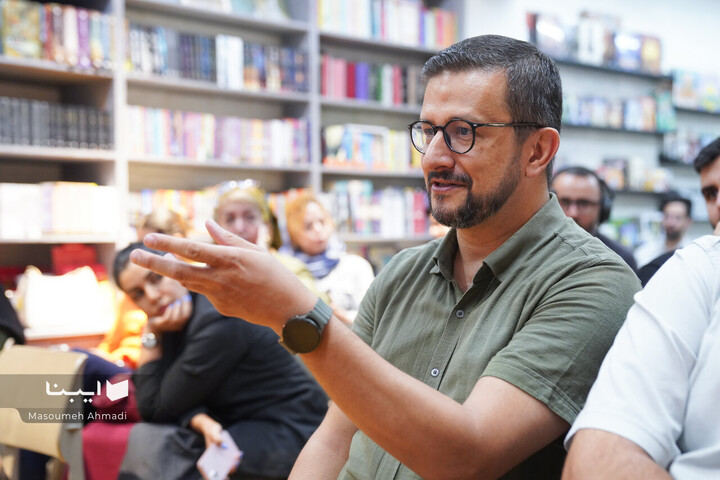 دیدار با محمود فرجامی در کافه کتاب ققنوس