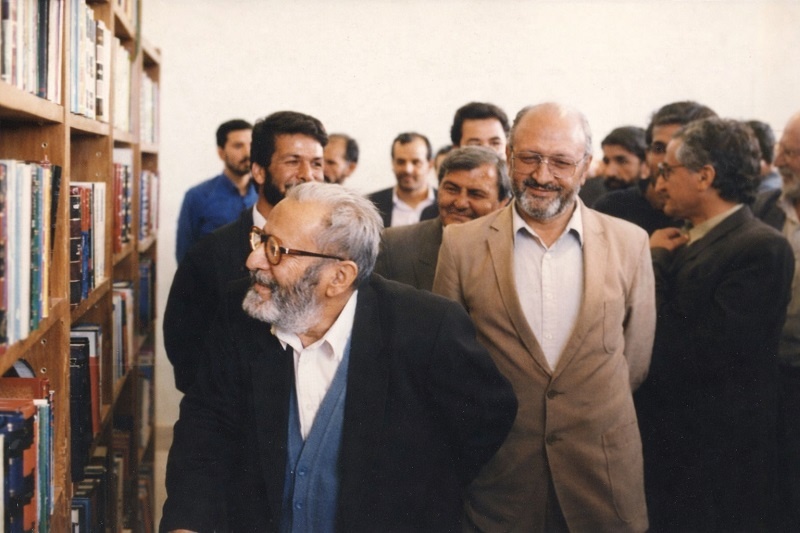 مصلح‌الدین مهدوی؛ مردی که از دل مزارات، تاریخ اصفهان را خواند