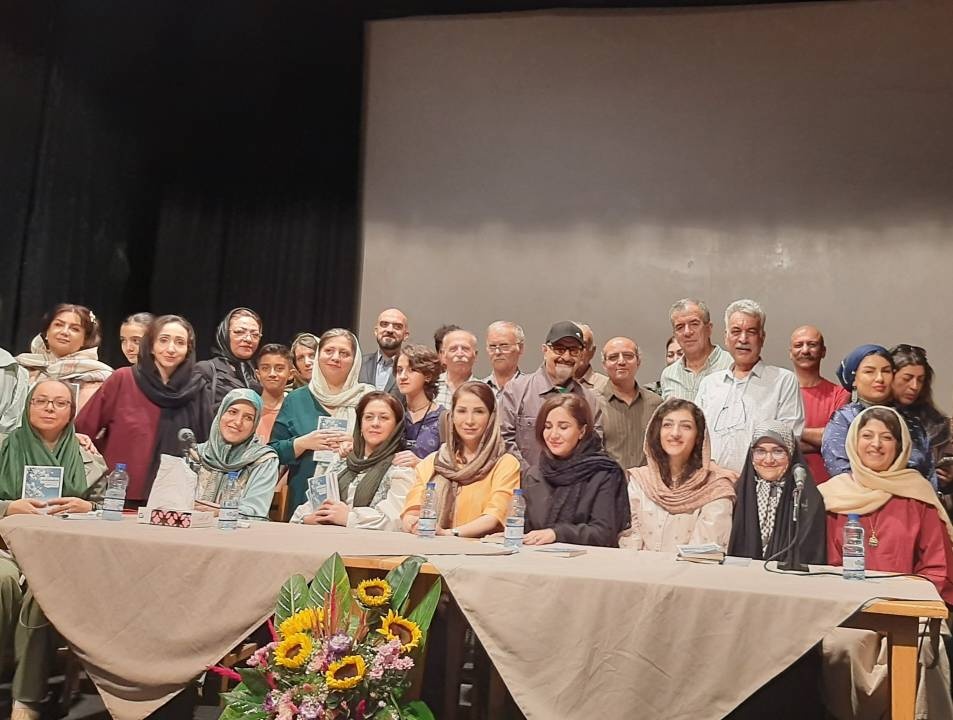 مجموعه داستان «وقتی باغستان دور ما می‌گشت» رونمایی شد