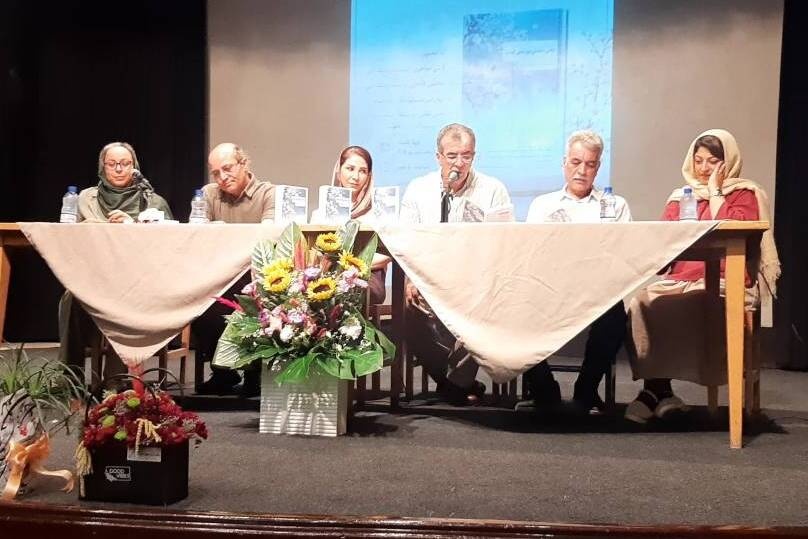 مجموعه داستان «وقتی باغستان دور ما می‌گشت» رونمایی شد