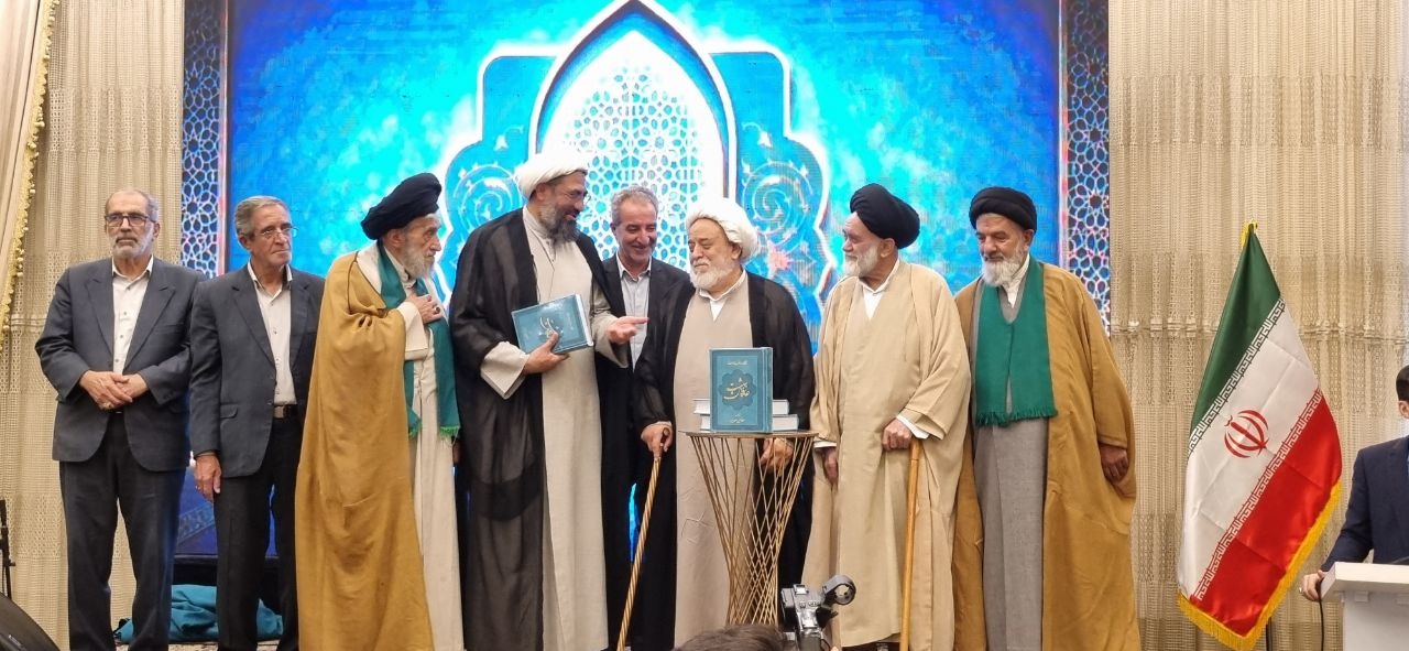 رونمایی از کتاب «بهشت عارفان» در همدان