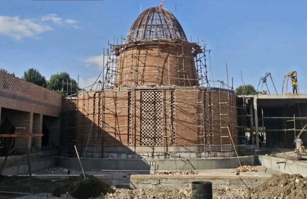 ثبت رکورد آجرچینی گنبد بارگاه شمس تبریزی