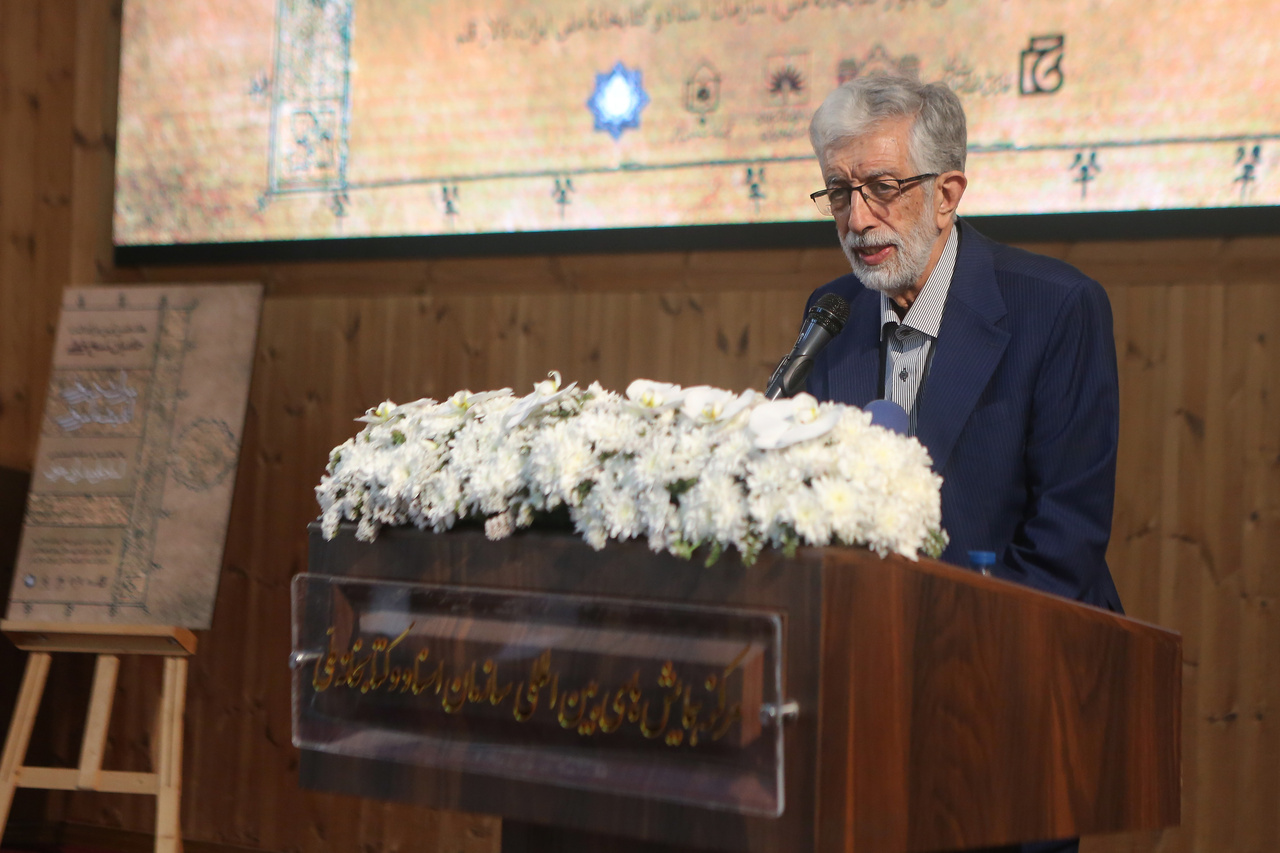رنج‌های مصححان و نجات‌دهندگان خاموش حافظه یک ملت