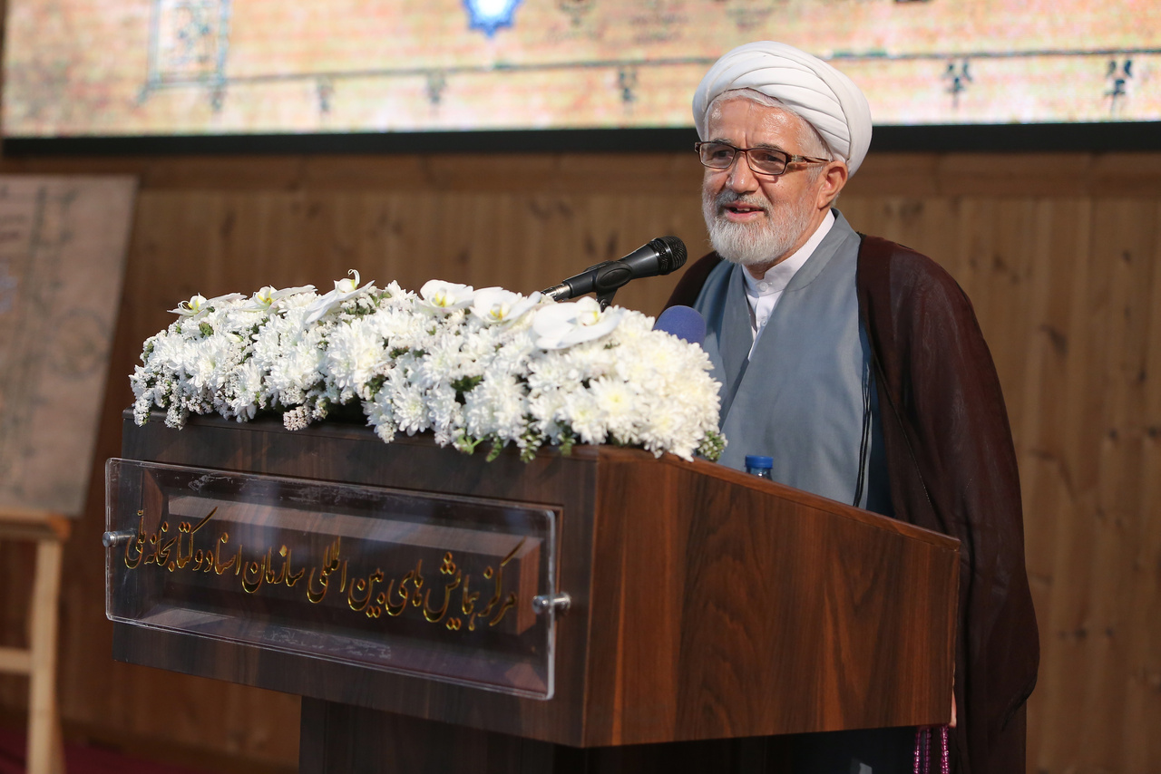 رنج‌های مصححان و نجات‌دهندگان خاموش حافظه یک ملت