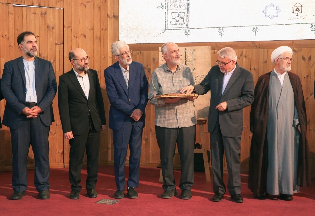 رنج‌های مصححان و نجات‌دهندگان خاموش حافظه یک ملت