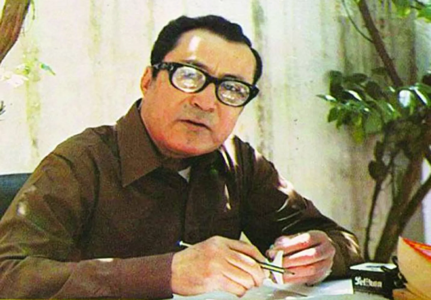 همسایه‌های دور و نزدیک؛ غائب طعمه فرمان و احمد محمود