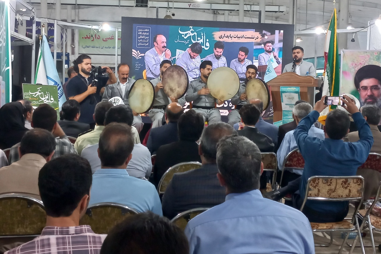 کتاب‌های دفاع مقدس باید به منبع معرفتی نسل جدید تبدیل شوند