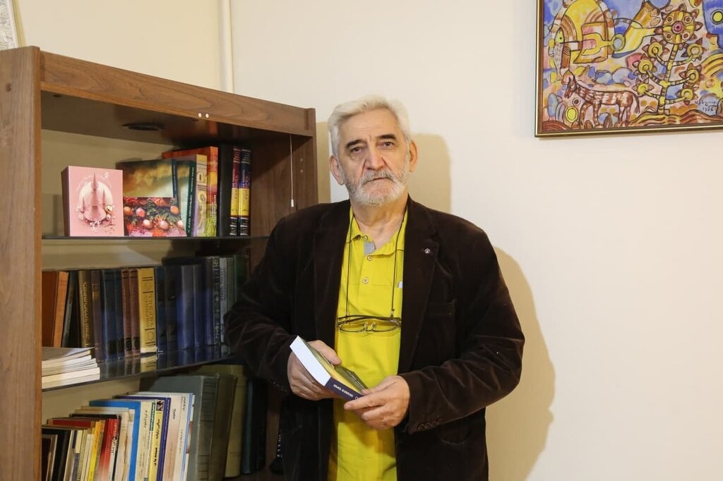 آندرانیک سیمونیان پس از بستری در مرکز قلب، به خانه بازگشت