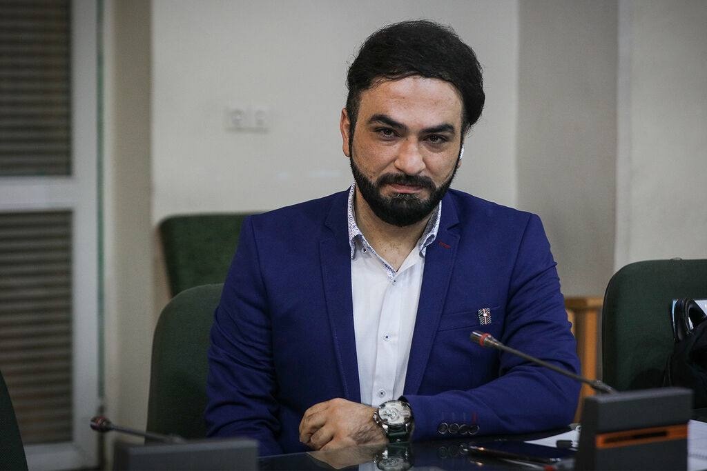پرهیز از لحن‌های مصنوعی با تکیه بر «دستور بیان فارسی» اولویت است