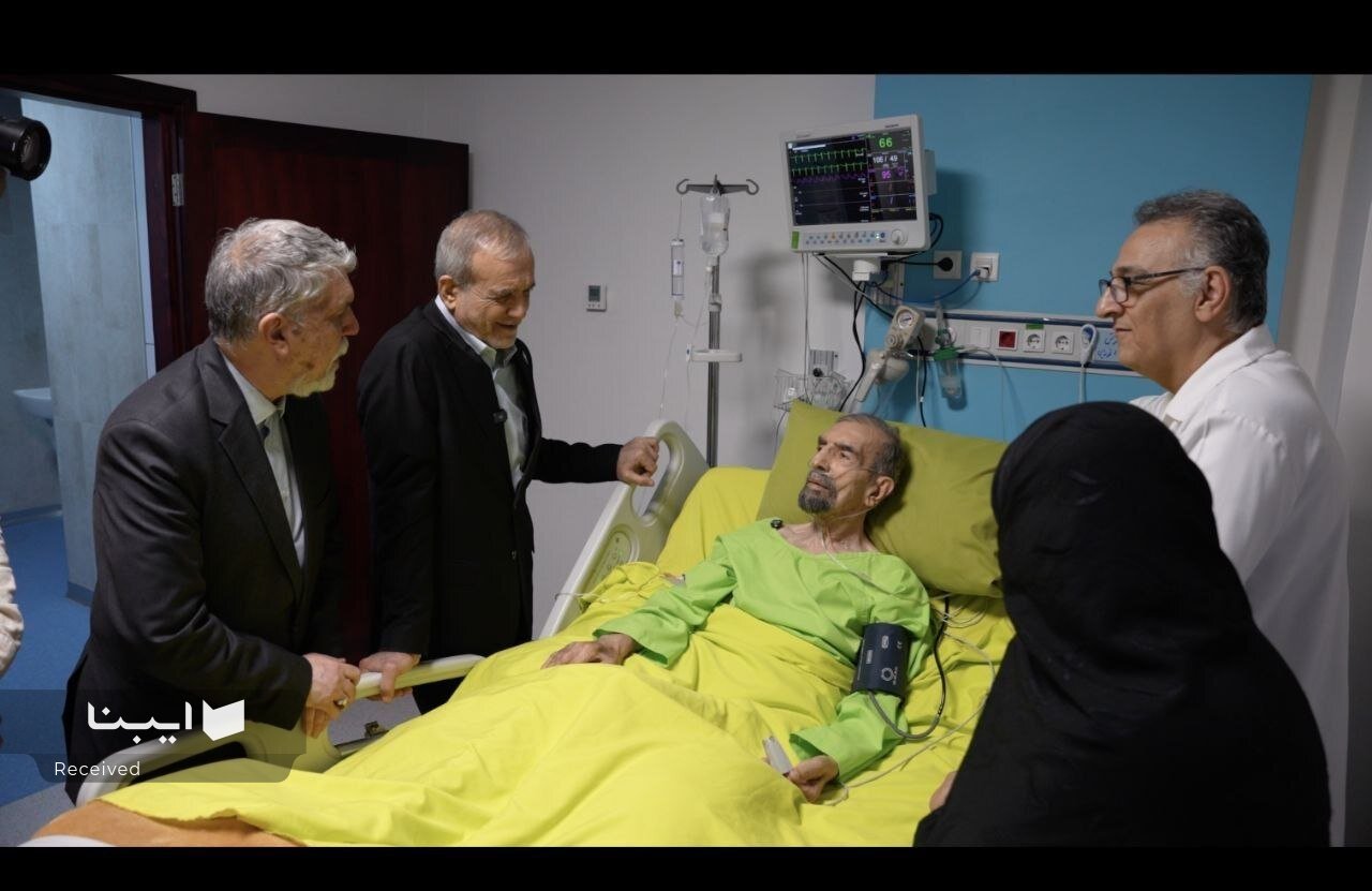 شعرخوانی استاد موسوی گرمارودی در حضور مسعود پزشکیان شعرخوانی استاد موسوی گرمارودی در حضور مسعود پزشکیان