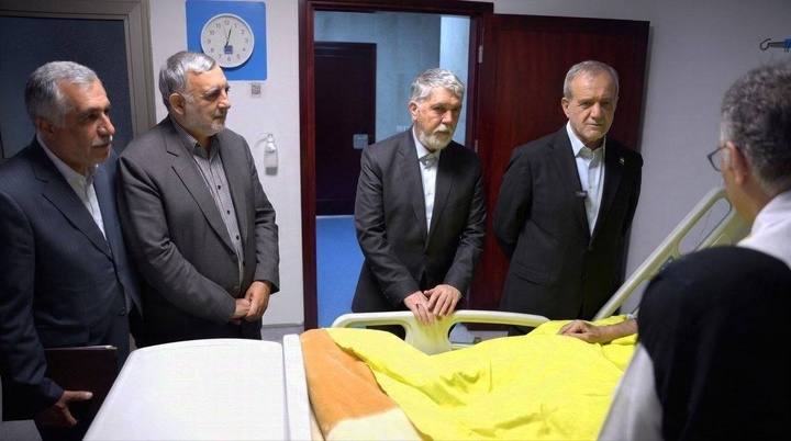 شعرخوانی استاد موسوی گرمارودی در حضور مسعود پزشکیان