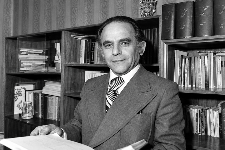 بهزاد خواجات: فریدون مشیری سردمدار نحلهٔ تغزلی رمانتیک است