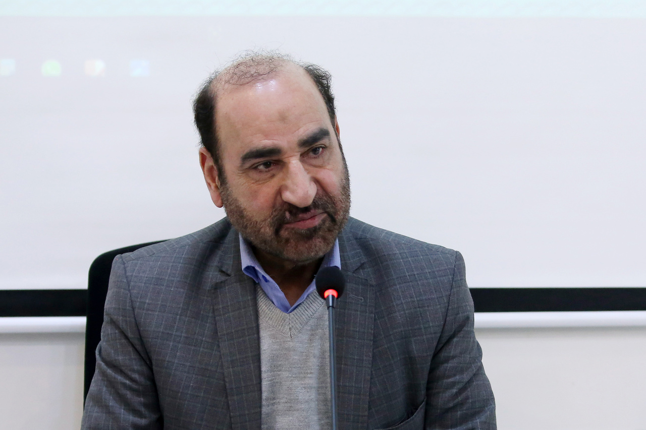 گرایش ادبیات پایداری در دانشگاه ایجاد شد، اما منابع علمی نداشت