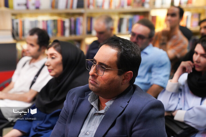 دیدار با سیف‌اله صمدیان در کتابفروشی وزن دنیا