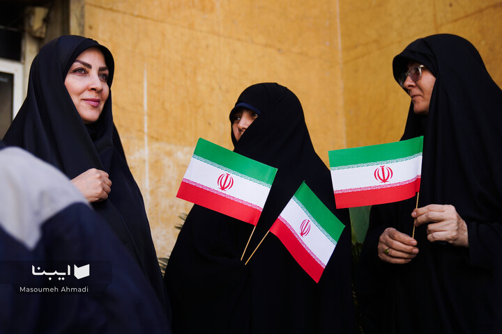 مراسم اهتزاز پرچم جمهوری اسلامی ایران