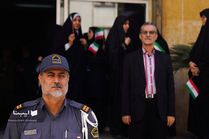 مراسم اهتزاز پرچم جمهوری اسلامی ایران